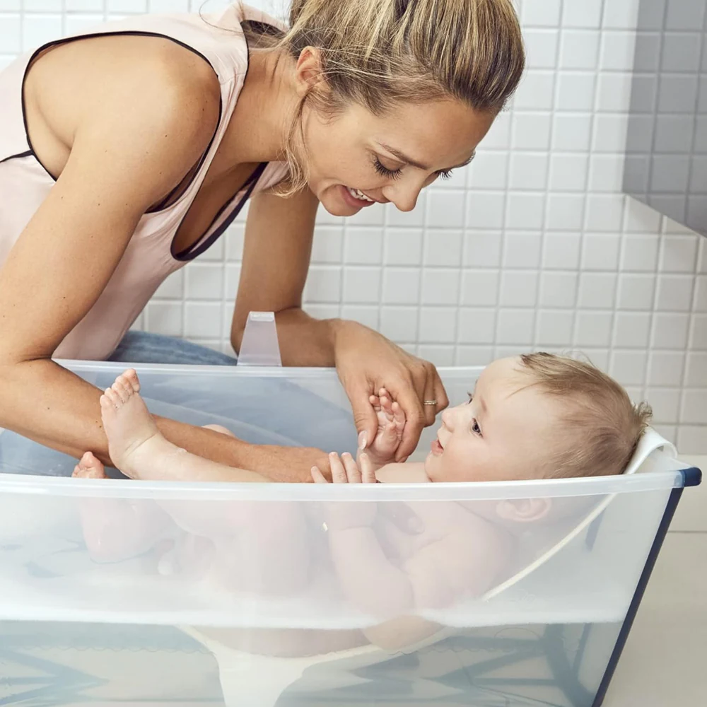 Bebé en Bañera plegable Flexi Bath para recién nacido
