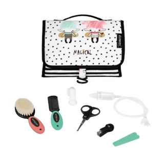 Detalle de bolsa de cuidados carekit magical